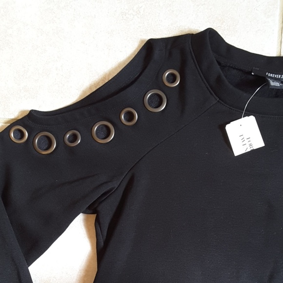 Forever 21 black cropped sweatshirt size Small - Picture 2 of 4